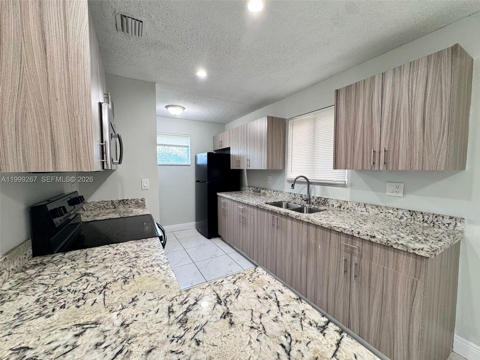 Active With Contract: $2,800 (3 beds, 2 baths, 1080 Square Feet)