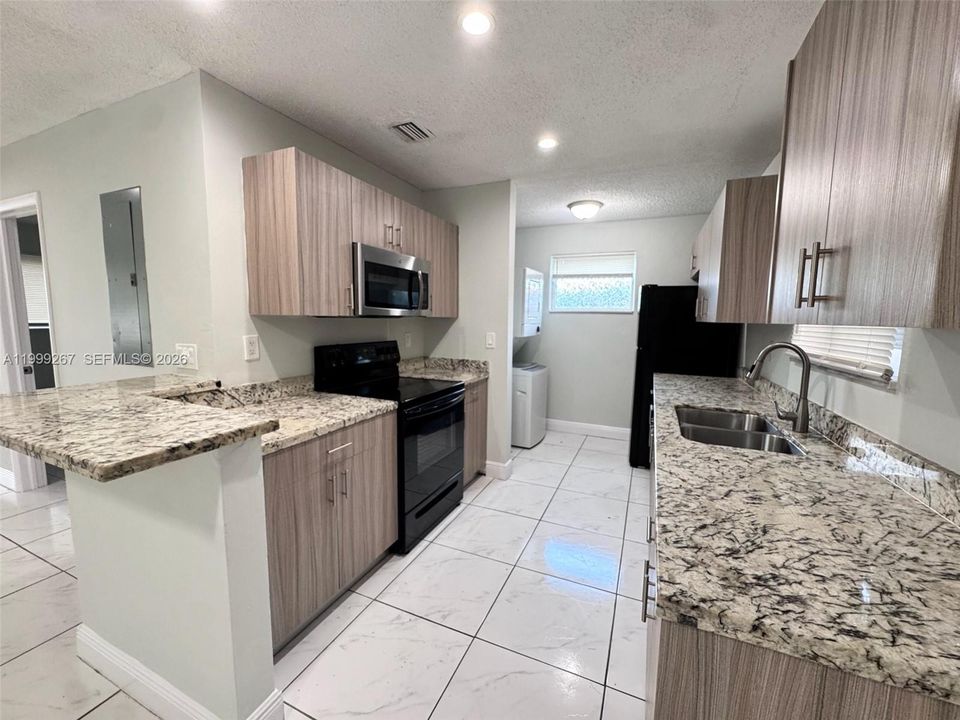 Active With Contract: $2,800 (3 beds, 2 baths, 1080 Square Feet)