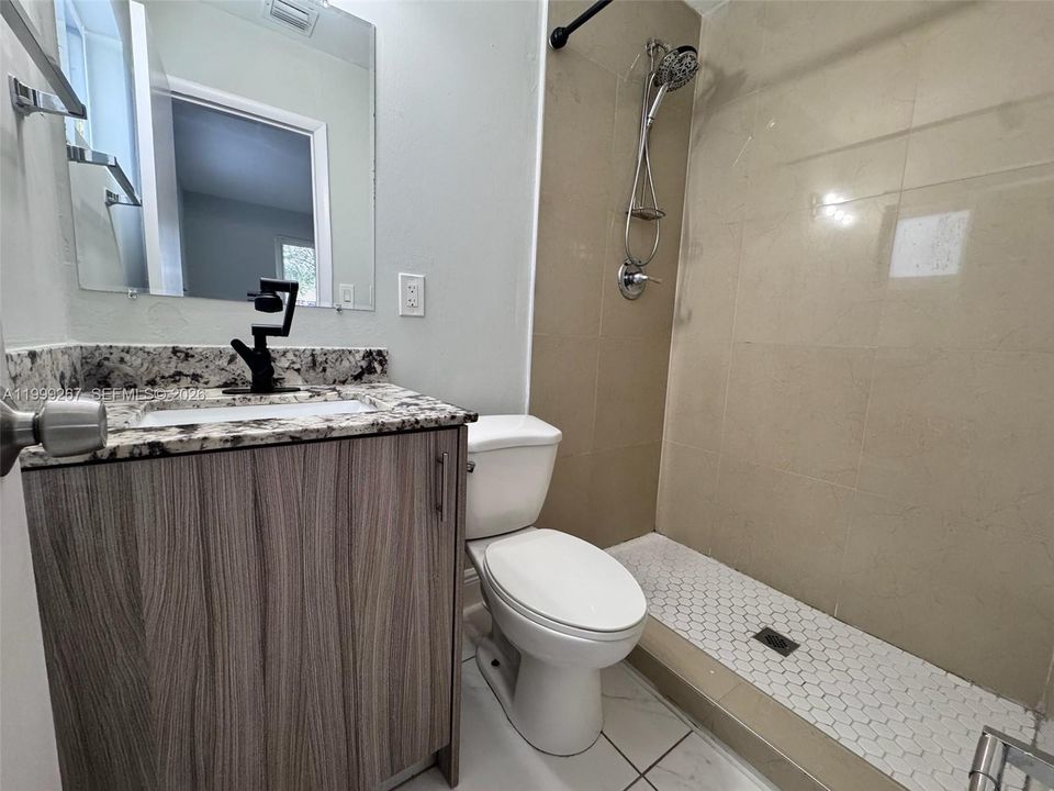 Active With Contract: $2,800 (3 beds, 2 baths, 1080 Square Feet)