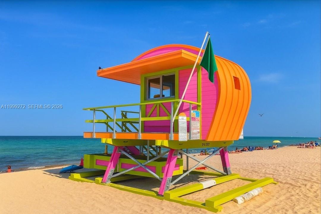 For Sale: $299,000 (1 beds, 1 baths, 792 Square Feet)
