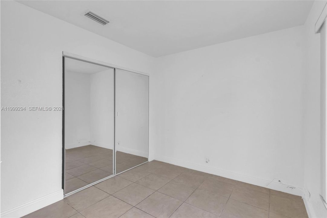 Activo con contrato: $2,700 (3 camas, 2 baños, 1575 Pies cuadrados)
