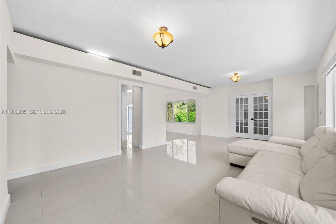 В аренду: $4,950 (3 спален, 2 ванн, 1541 Квадратных фут)