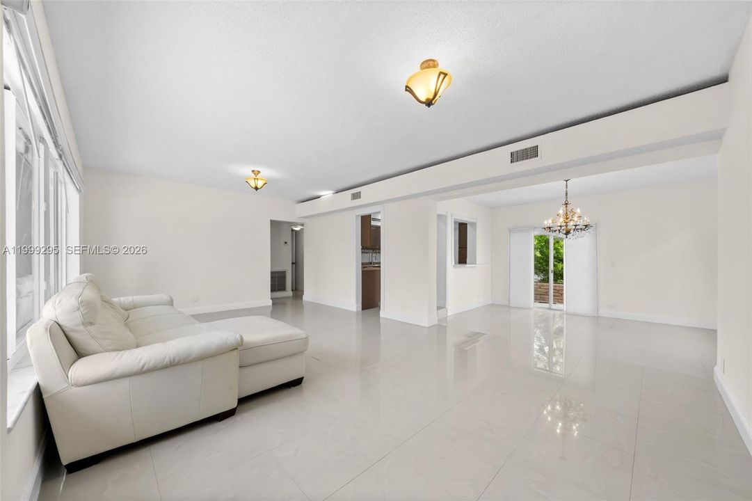 В аренду: $4,950 (3 спален, 2 ванн, 1541 Квадратных фут)