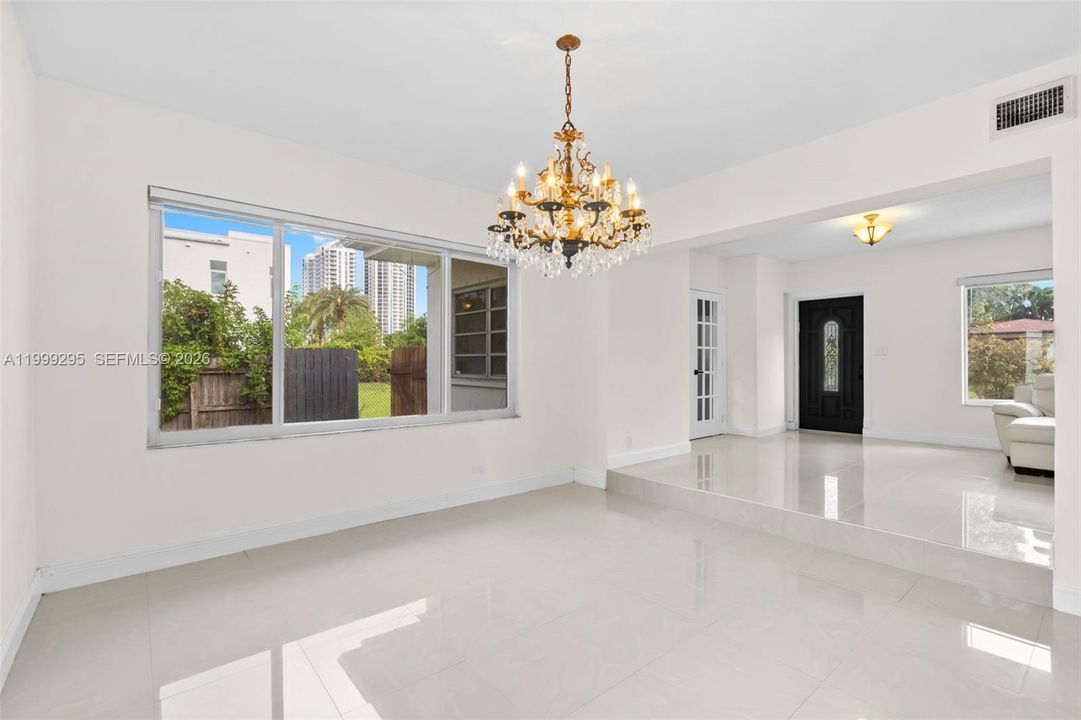 В аренду: $4,950 (3 спален, 2 ванн, 1541 Квадратных фут)