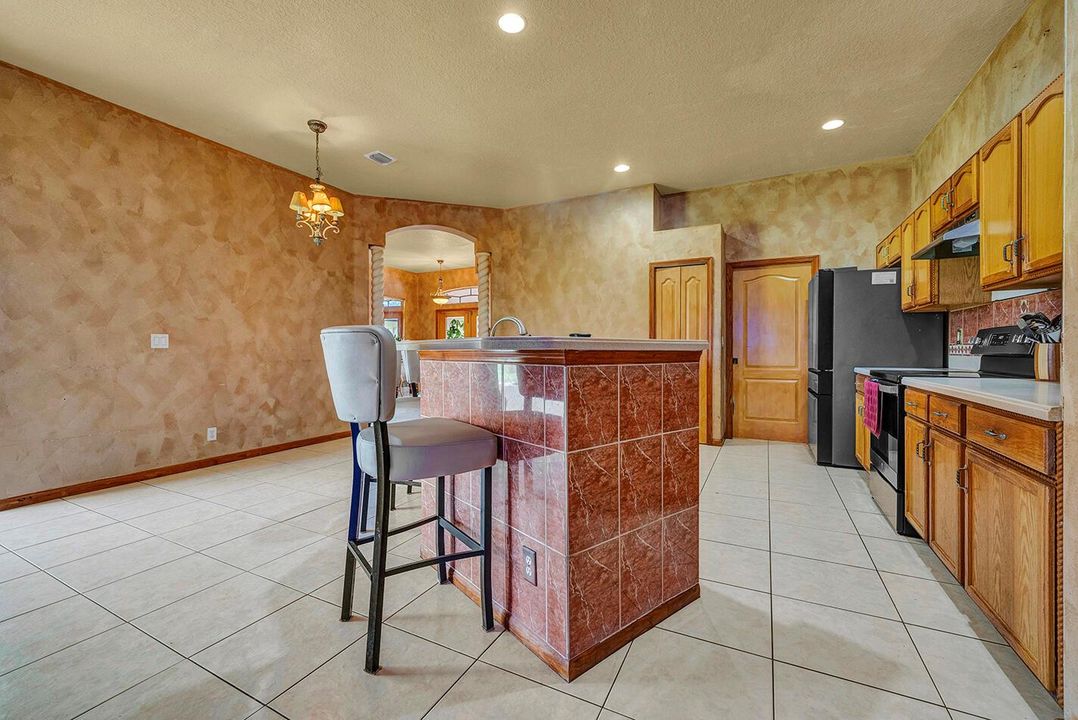 Kitchen/Breakfast Area
