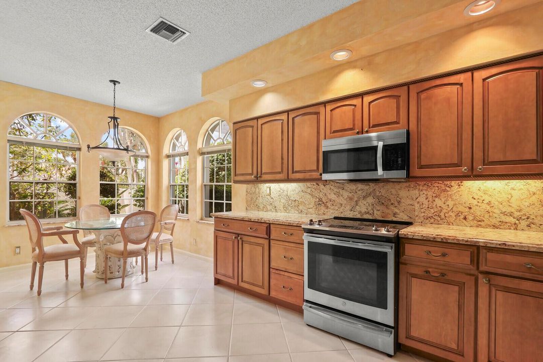 Kitchen / Breakfast Area