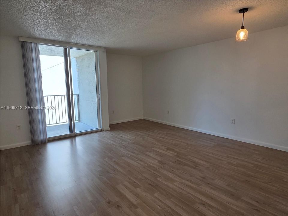 Activo con contrato: $235,000 (1 camas, 1 baños, 689 Pies cuadrados)