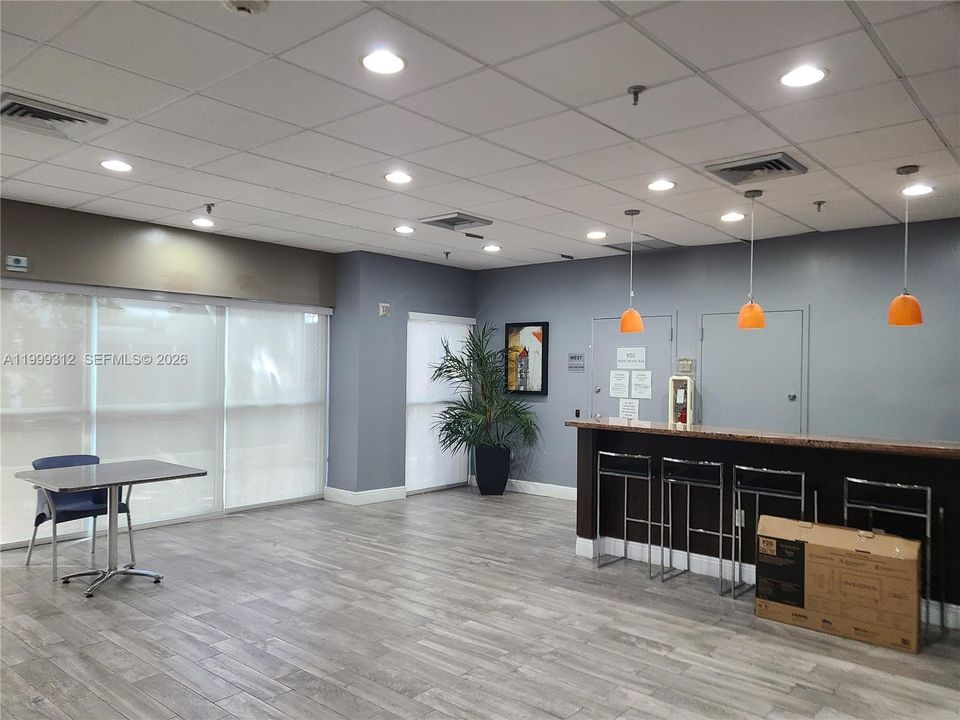 Activo con contrato: $235,000 (1 camas, 1 baños, 689 Pies cuadrados)