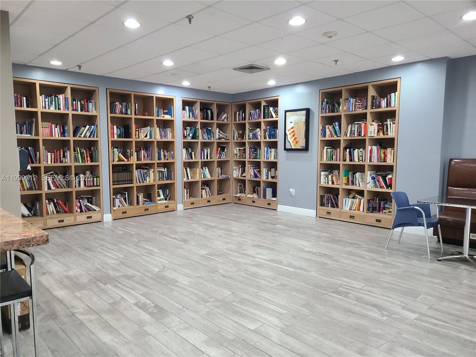 Activo con contrato: $235,000 (1 camas, 1 baños, 689 Pies cuadrados)