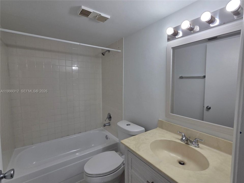 Activo con contrato: $235,000 (1 camas, 1 baños, 689 Pies cuadrados)