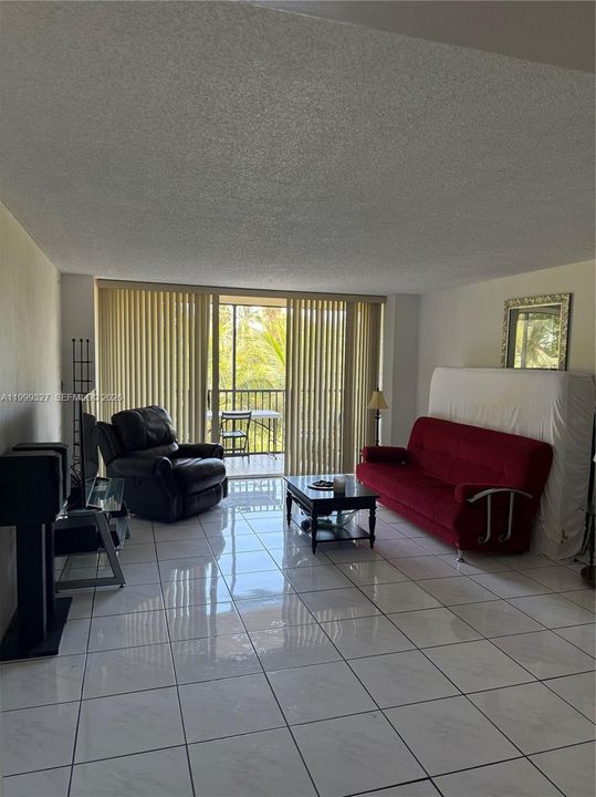 For Sale: $198,000 (2 beds, 2 baths, 1378 Square Feet)