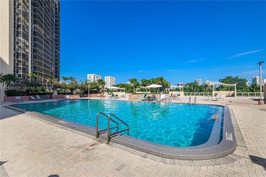 For Sale: $198,000 (2 beds, 2 baths, 1378 Square Feet)