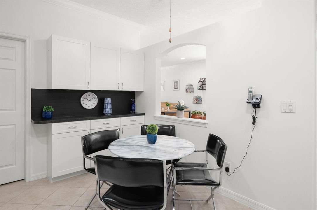 Eat In Updated Kitchen