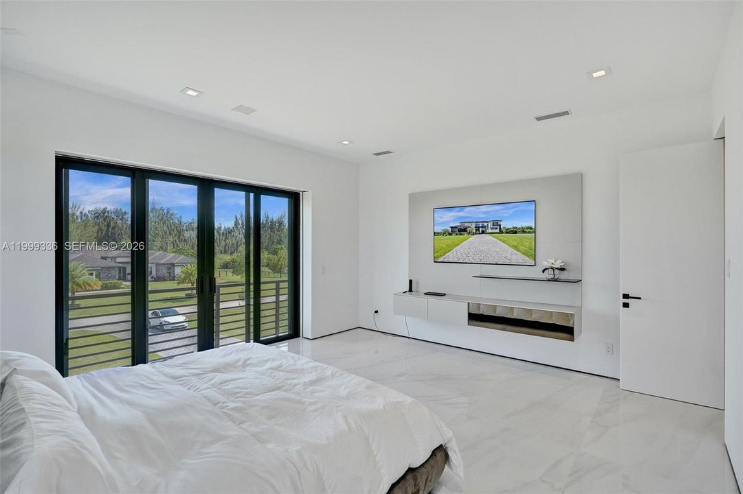 For Sale: $5,500,000 (6 beds, 8 baths, 8120 Square Feet)
