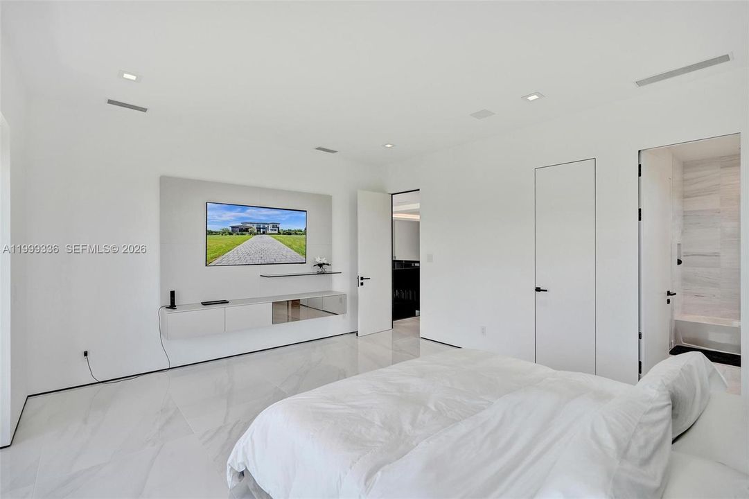 For Sale: $5,500,000 (6 beds, 8 baths, 8120 Square Feet)