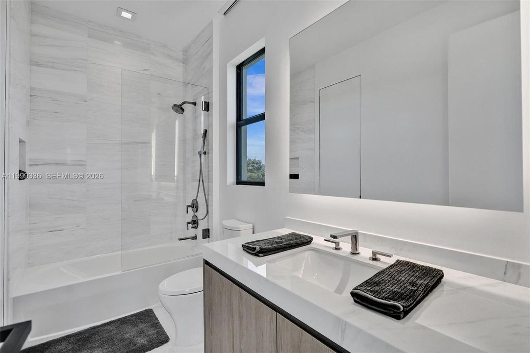 For Sale: $5,500,000 (6 beds, 8 baths, 8120 Square Feet)