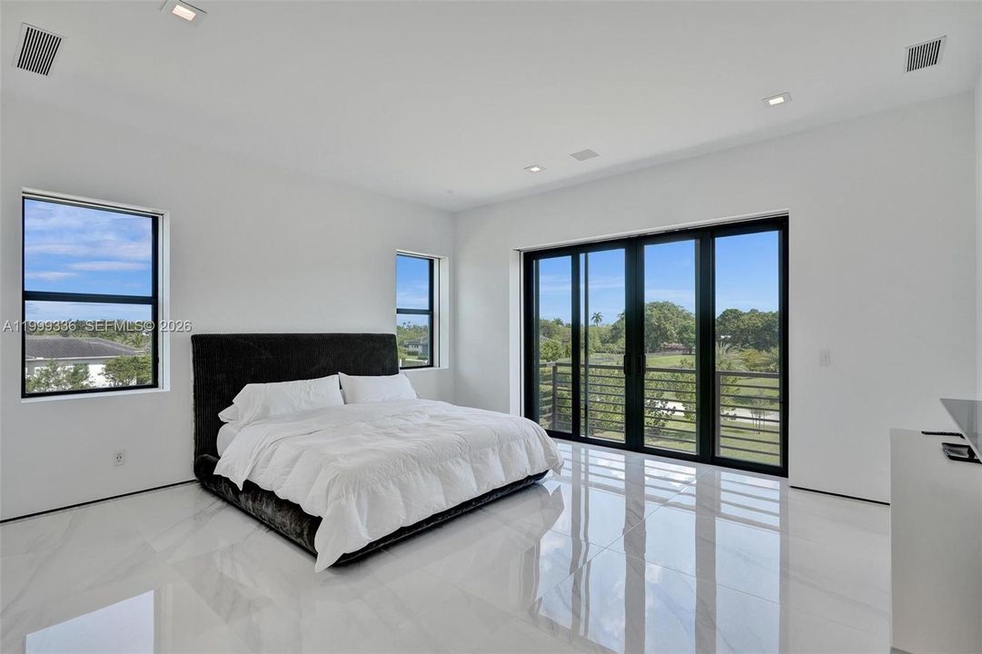 For Sale: $5,500,000 (6 beds, 8 baths, 8120 Square Feet)
