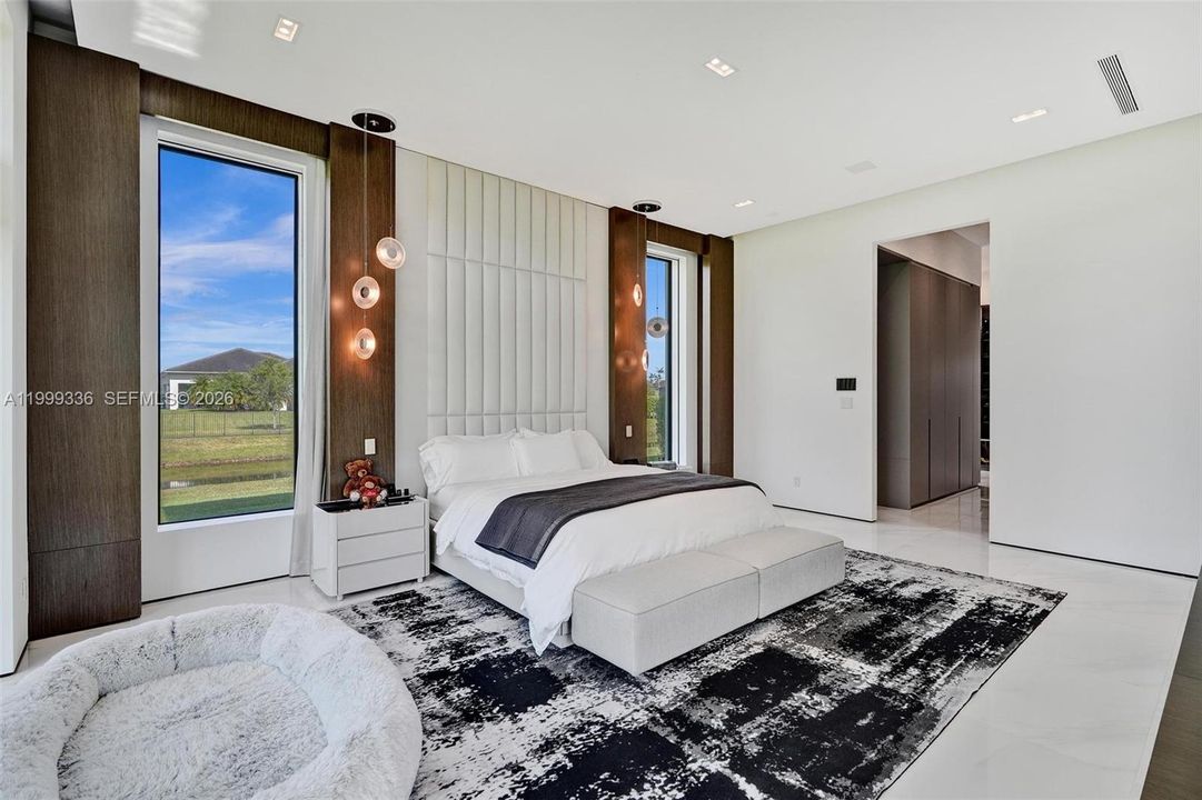 For Sale: $5,500,000 (6 beds, 8 baths, 8120 Square Feet)