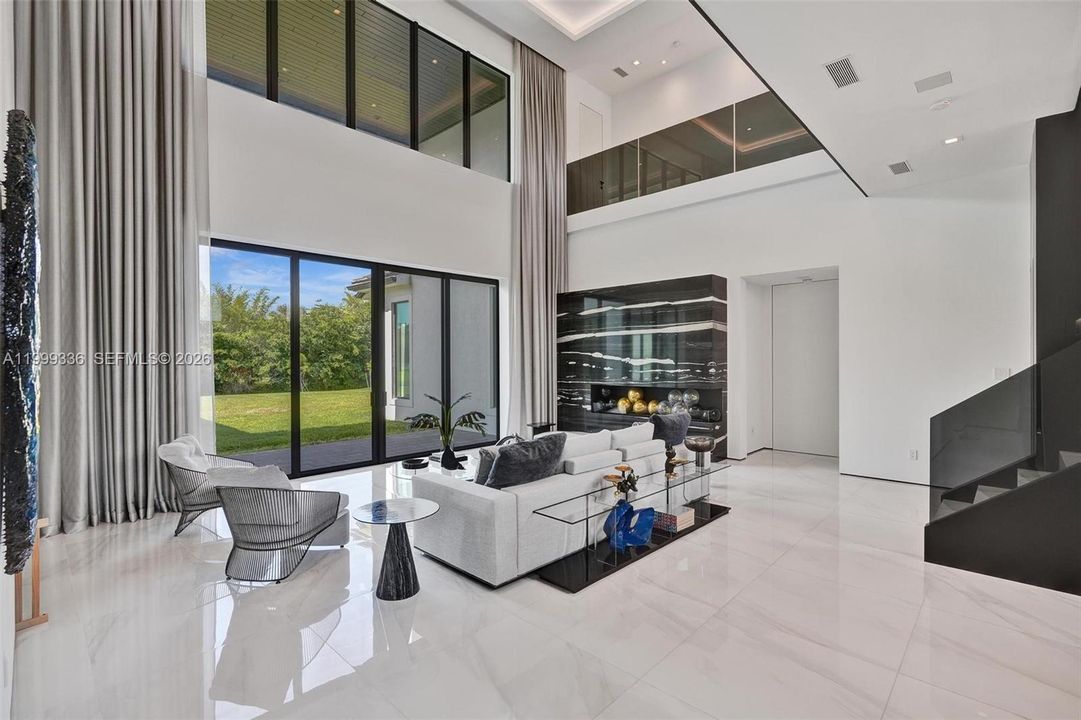 For Sale: $5,500,000 (6 beds, 8 baths, 8120 Square Feet)