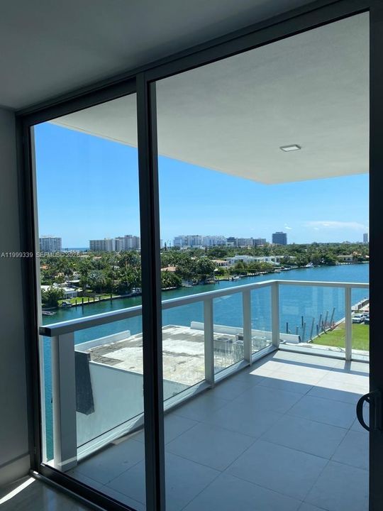 For Sale: $825,000 (1 beds, 2 baths, 980 Square Feet)