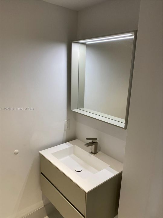 For Sale: $825,000 (1 beds, 2 baths, 980 Square Feet)