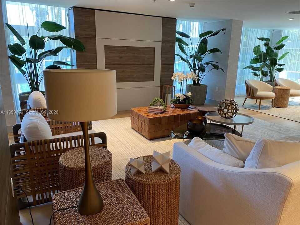 For Sale: $825,000 (1 beds, 2 baths, 980 Square Feet)