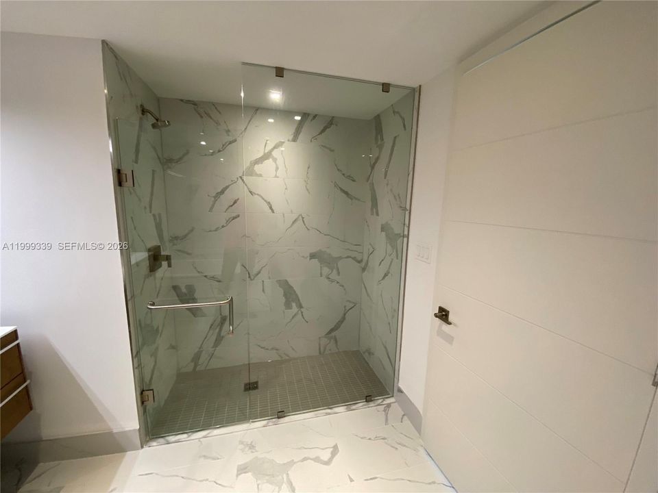 For Sale: $825,000 (1 beds, 2 baths, 980 Square Feet)