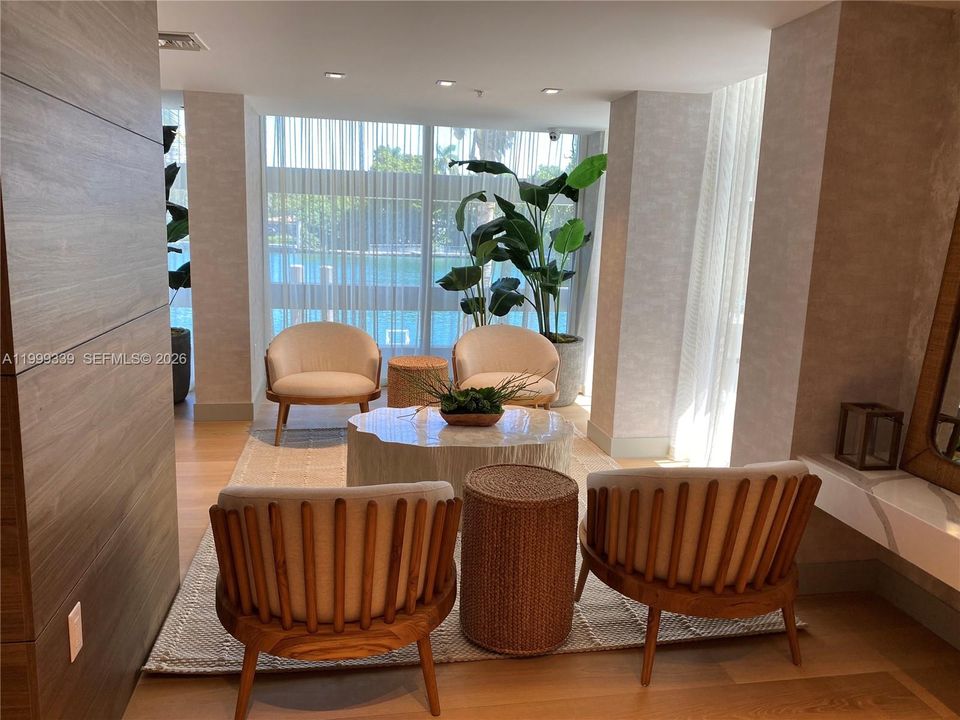 For Sale: $825,000 (1 beds, 2 baths, 980 Square Feet)