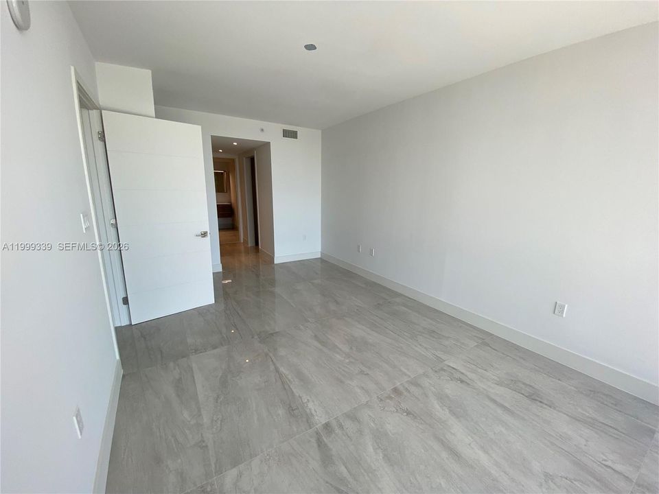 For Sale: $825,000 (1 beds, 2 baths, 980 Square Feet)