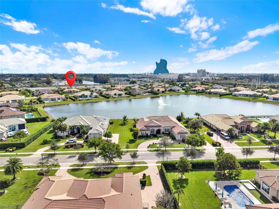 Activo con contrato: $2,395,000 (4 camas, 4 baños, 4038 Pies cuadrados)