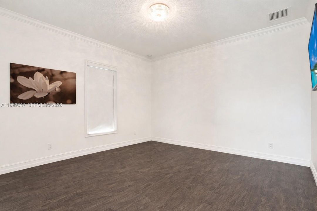 Activo con contrato: $2,395,000 (4 camas, 4 baños, 4038 Pies cuadrados)