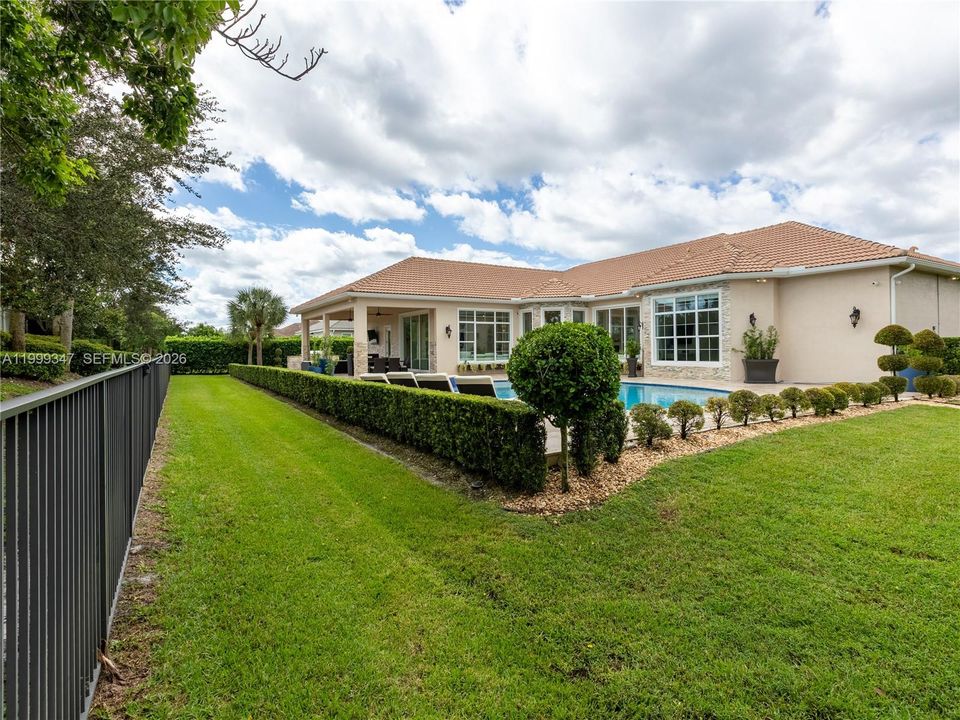 Activo con contrato: $2,395,000 (4 camas, 4 baños, 4038 Pies cuadrados)