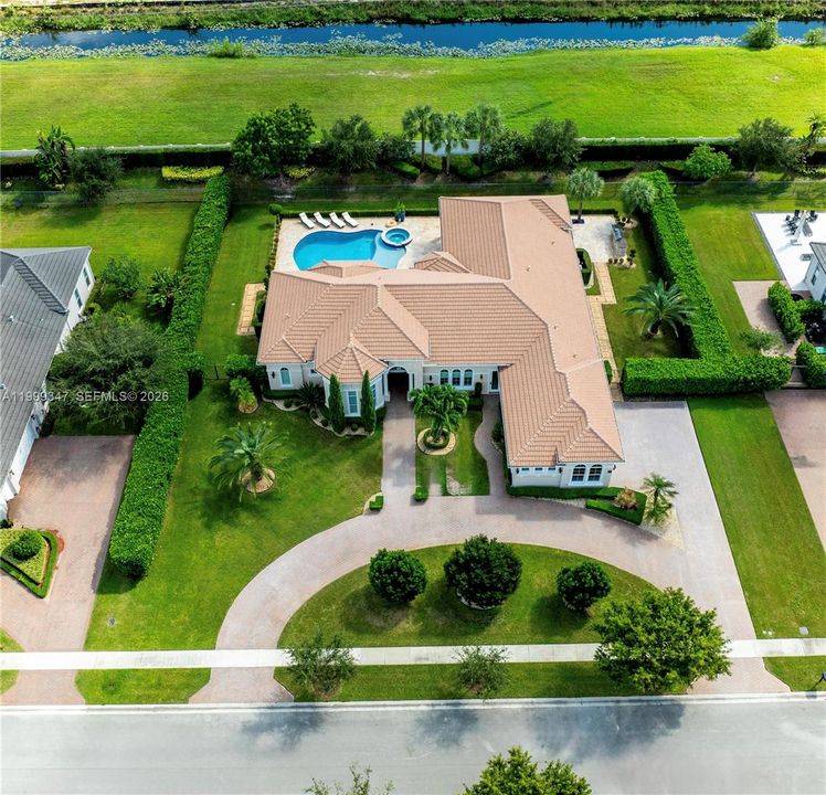 Activo con contrato: $2,395,000 (4 camas, 4 baños, 4038 Pies cuadrados)