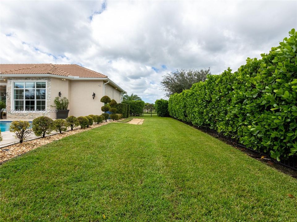 Activo con contrato: $2,395,000 (4 camas, 4 baños, 4038 Pies cuadrados)