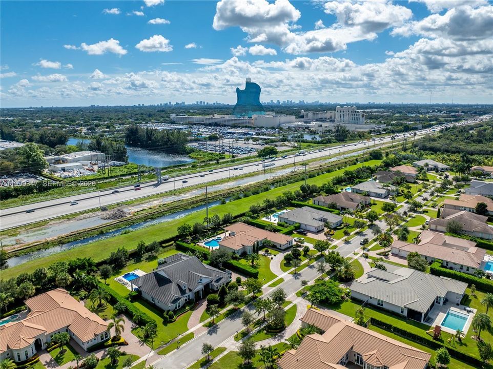 Activo con contrato: $2,395,000 (4 camas, 4 baños, 4038 Pies cuadrados)