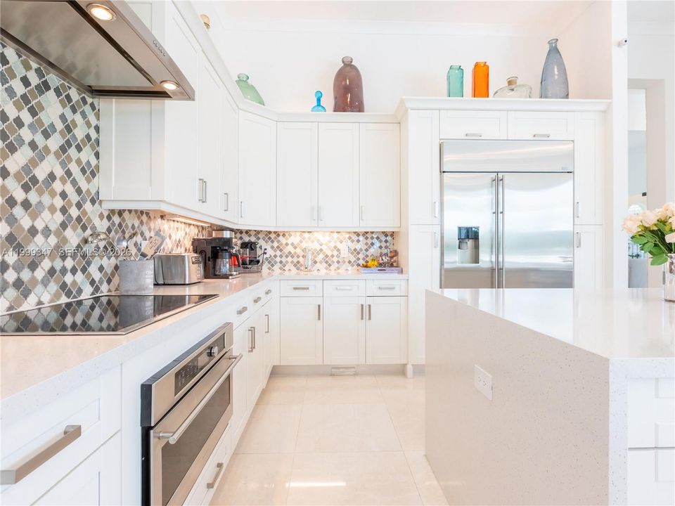 Activo con contrato: $2,395,000 (4 camas, 4 baños, 4038 Pies cuadrados)