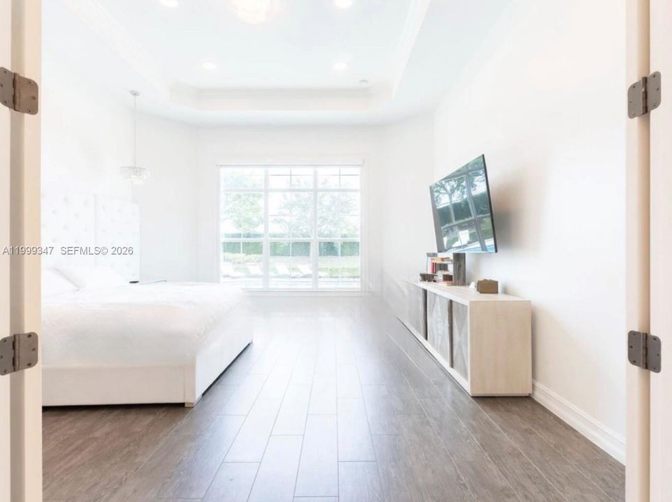 Activo con contrato: $2,395,000 (4 camas, 4 baños, 4038 Pies cuadrados)