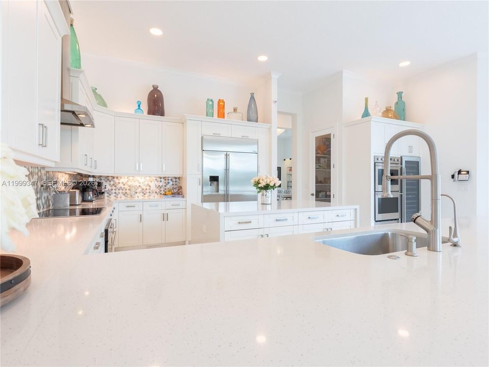 Activo con contrato: $2,395,000 (4 camas, 4 baños, 4038 Pies cuadrados)