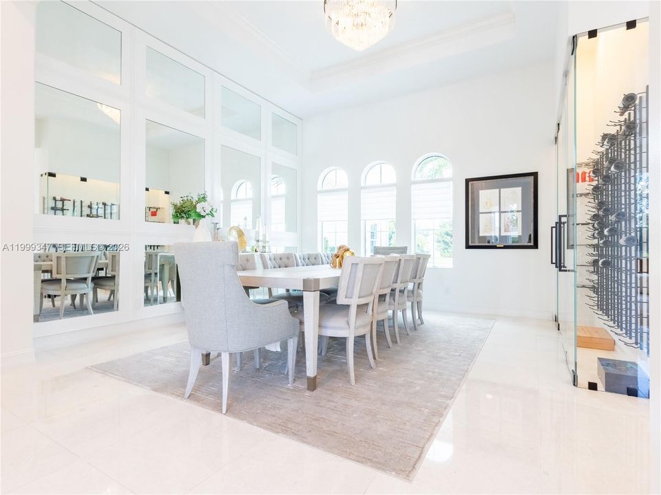 Activo con contrato: $2,395,000 (4 camas, 4 baños, 4038 Pies cuadrados)