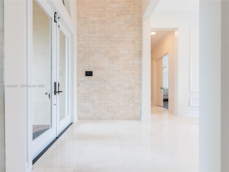 Activo con contrato: $2,395,000 (4 camas, 4 baños, 4038 Pies cuadrados)