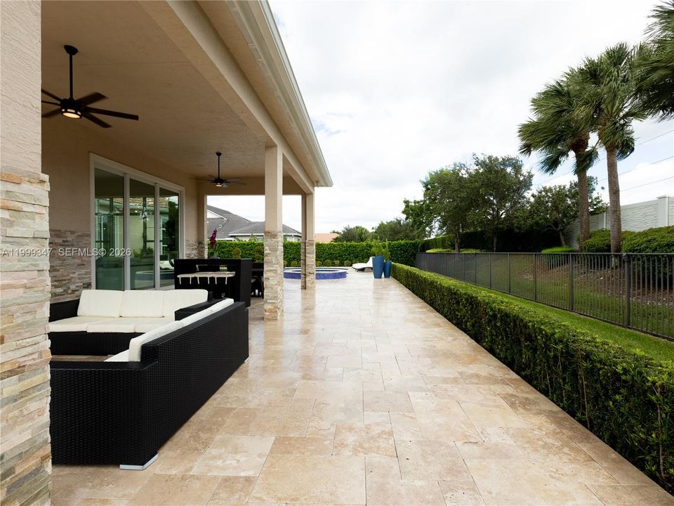 Activo con contrato: $2,395,000 (4 camas, 4 baños, 4038 Pies cuadrados)