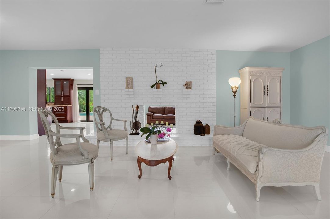 Activo con contrato: $1,399,999 (3 camas, 3 baños, 2584 Pies cuadrados)