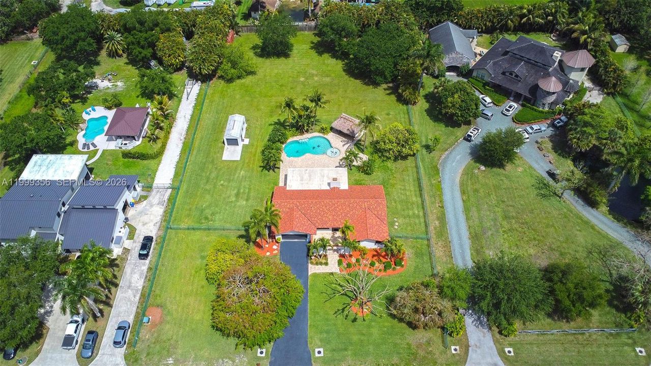 Activo con contrato: $1,399,999 (3 camas, 3 baños, 2584 Pies cuadrados)