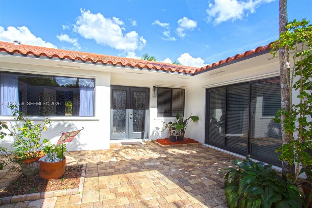Activo con contrato: $1,399,999 (3 camas, 3 baños, 2584 Pies cuadrados)