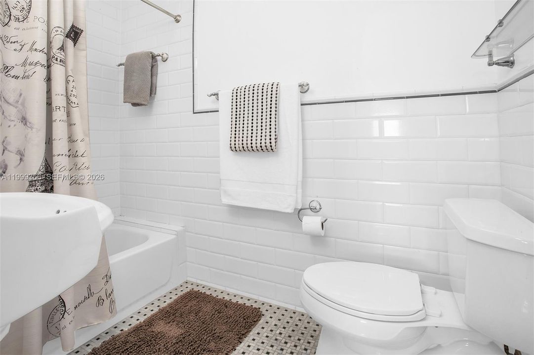 Activo con contrato: $1,399,999 (3 camas, 3 baños, 2584 Pies cuadrados)