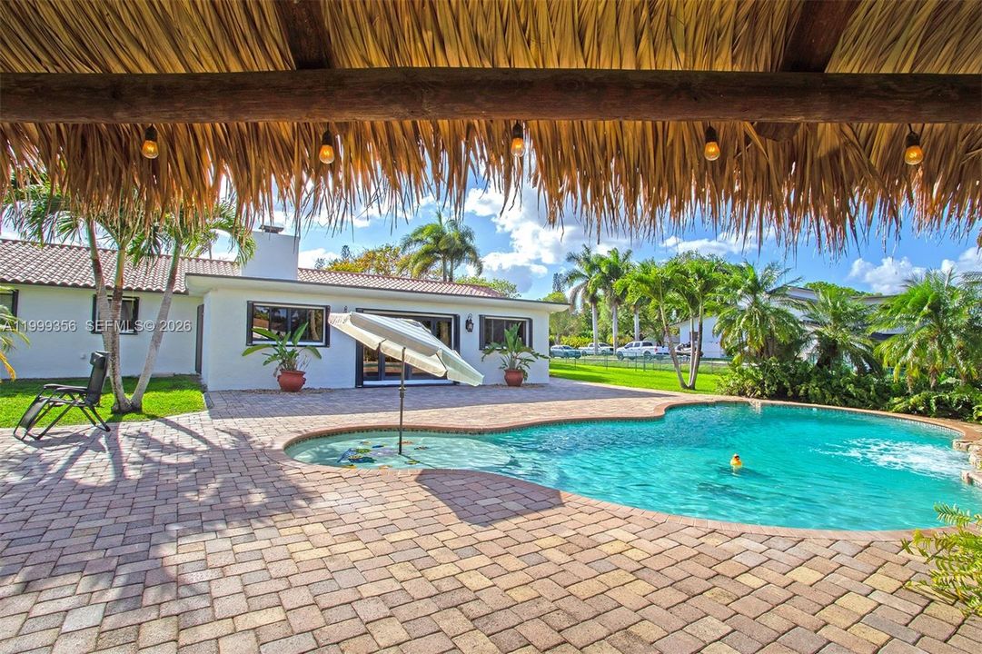 Activo con contrato: $1,399,999 (3 camas, 3 baños, 2584 Pies cuadrados)