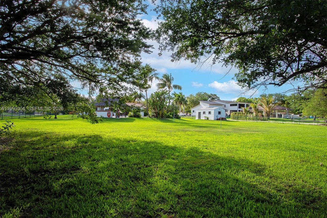 Activo con contrato: $1,399,999 (3 camas, 3 baños, 2584 Pies cuadrados)
