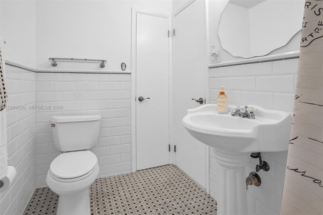 Activo con contrato: $1,399,999 (3 camas, 3 baños, 2584 Pies cuadrados)