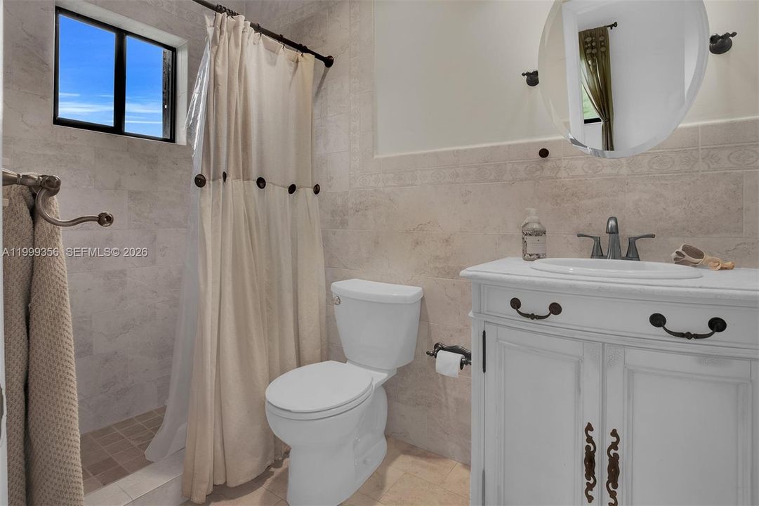 Activo con contrato: $1,399,999 (3 camas, 3 baños, 2584 Pies cuadrados)