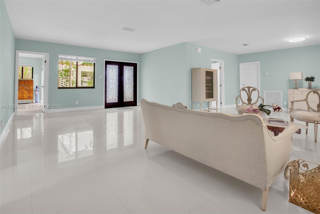 Activo con contrato: $1,399,999 (3 camas, 3 baños, 2584 Pies cuadrados)